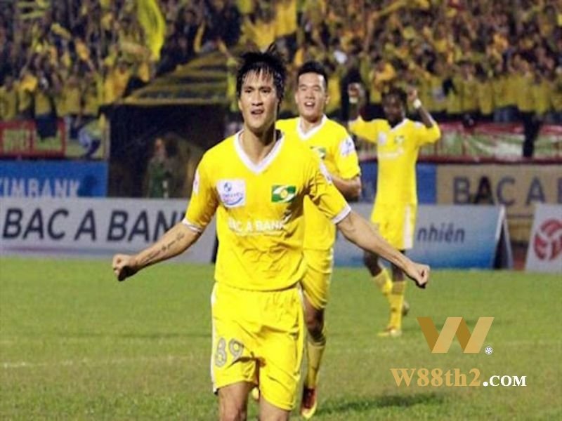 Cong Vinh เล่นให้กับสโมสร Song Lam Nghe An