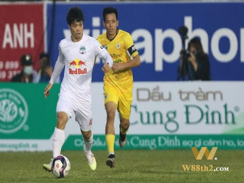 Cong Phuong เมื่อศึกษาหลักสูตร I ที่ HAGL Arsenal JMG