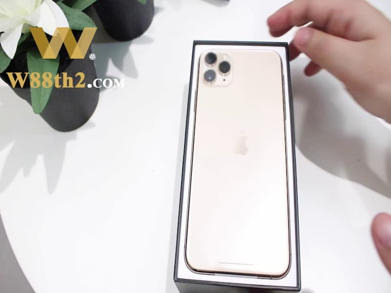Iphone 11 pro max สีขาวเงินอ่อนๆ